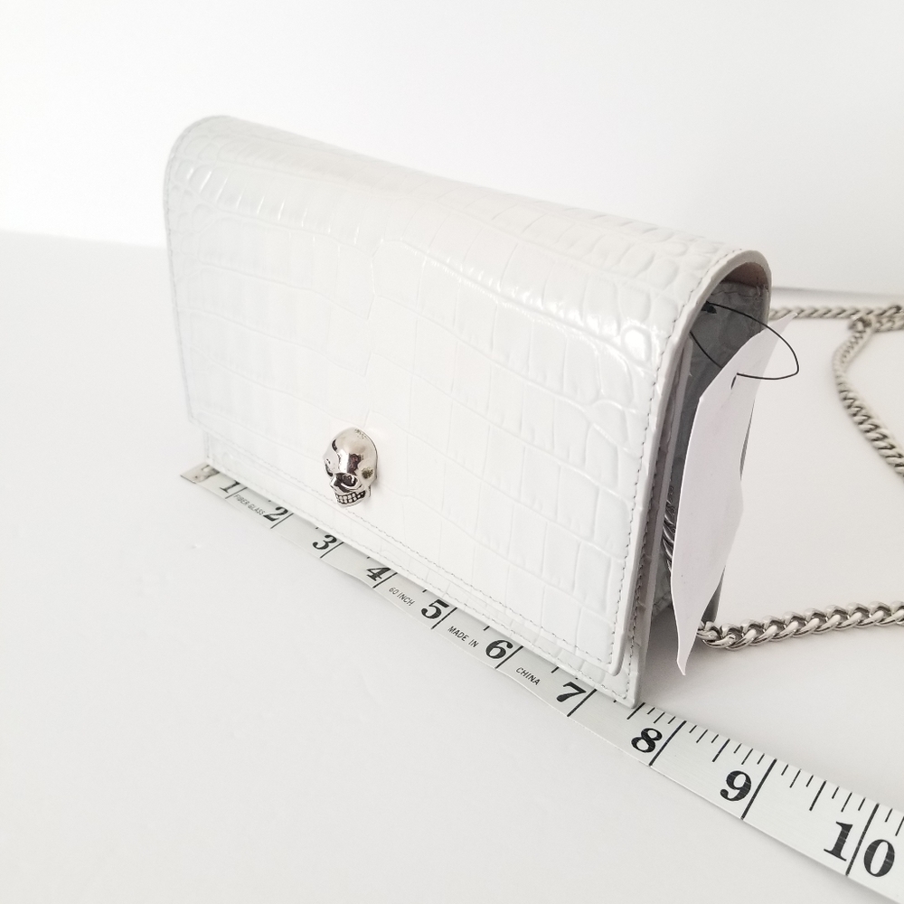 Alexander McQueen Skull Croc-Embossed Leather Chain Crossbody Light Gray - Picture 7 of 12